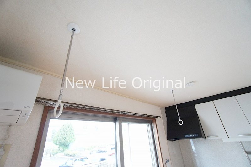 その他設備　雨の日や花粉の時期のお洗濯に欠かせない室内物干付き♪
