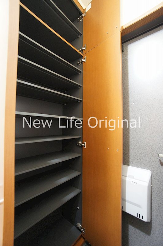 その他　収納力の高いシューズボックスがあり、玄関が片付きます。