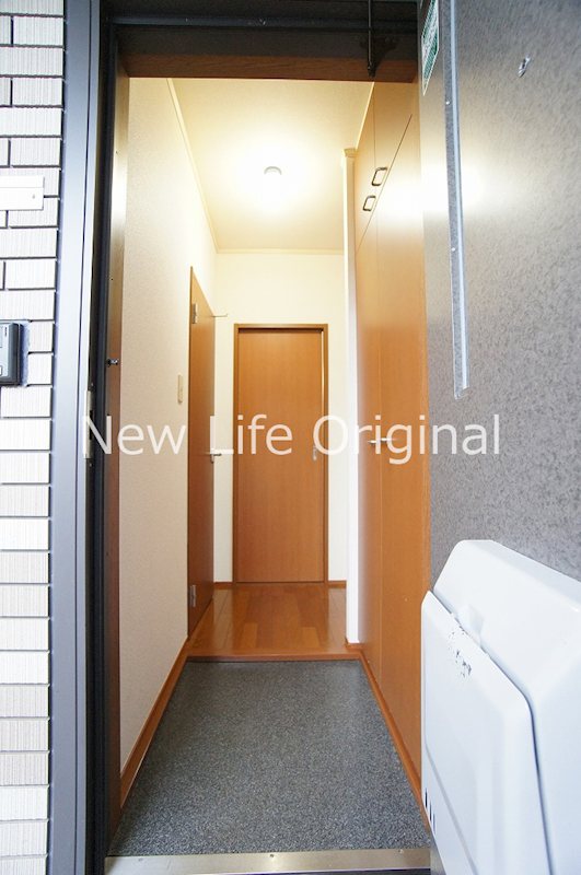 玄関　玄関はピッキングに強いディンプルキーを使用。