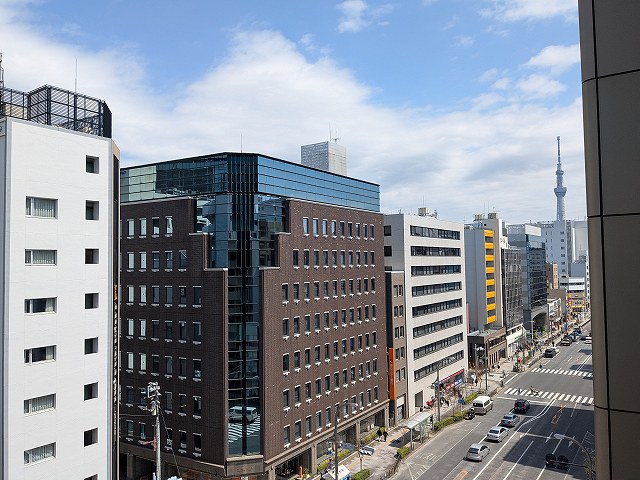 バルコニー　8F、バルコニーからスカイツリー見えます