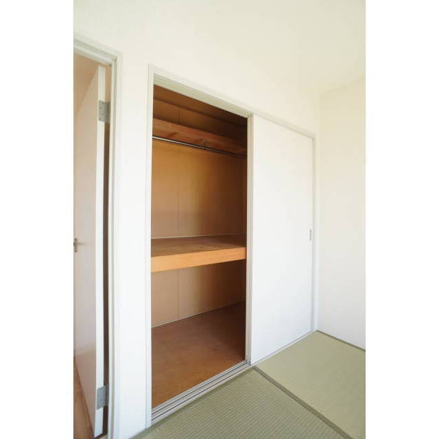 収納　ハンガーパイプ付の１間収納♪