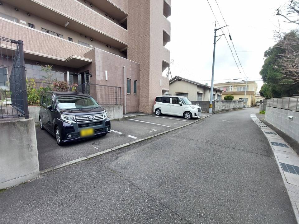 駐車場　駐車場