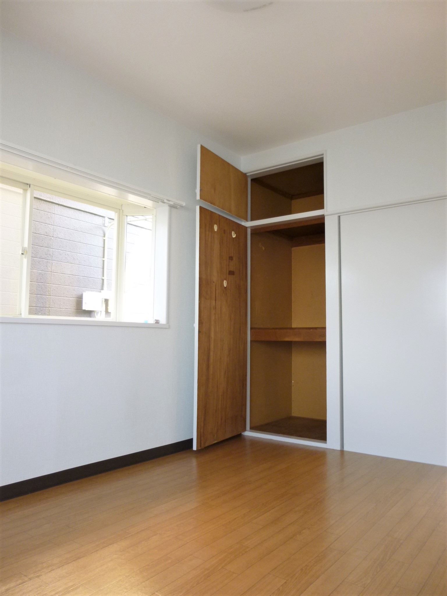 収納　洋室6.5帖寝室　収納