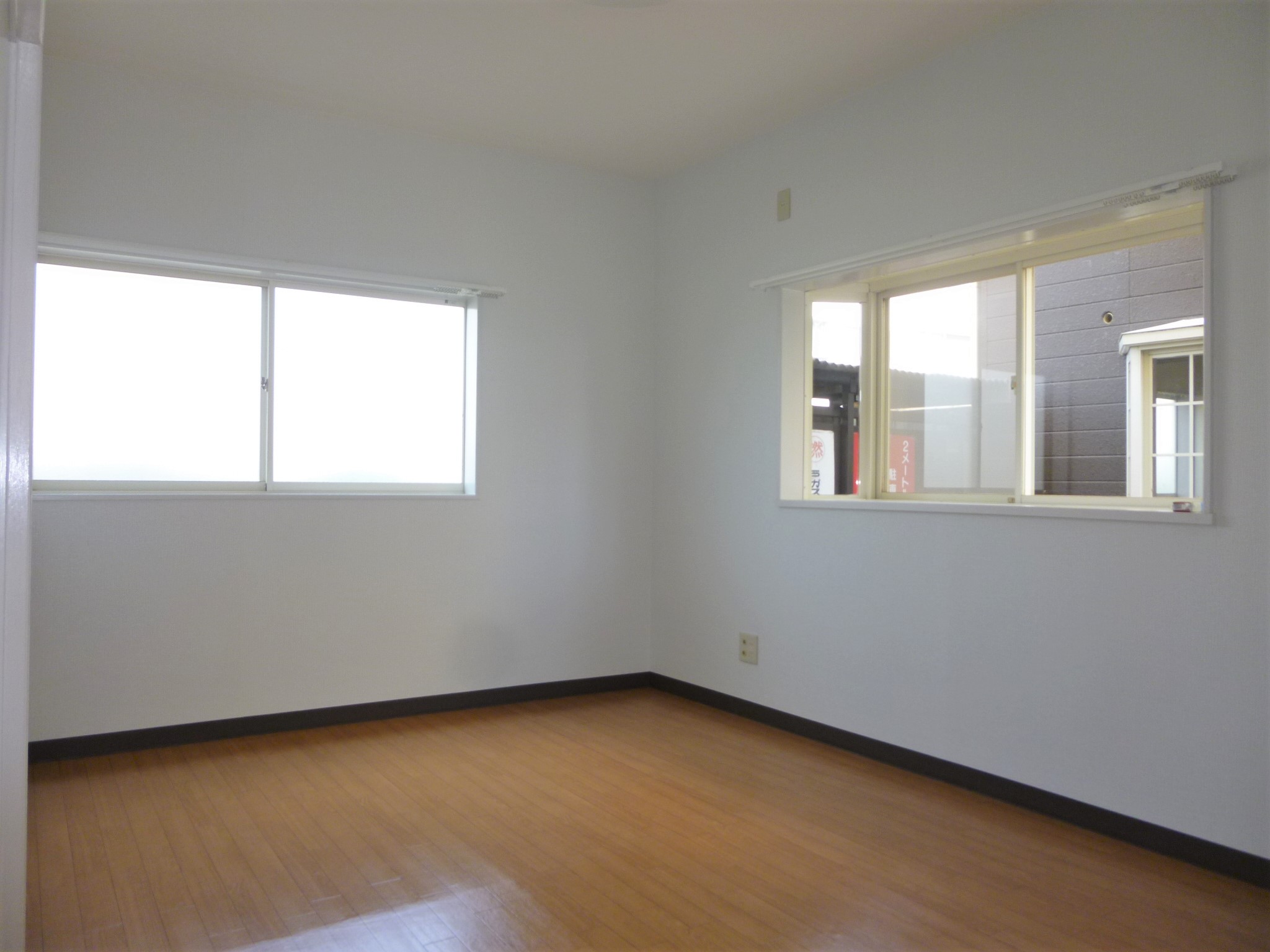 その他部屋・スペース　洋室6.5帖寝室　角部屋なので窓がたくさん☆