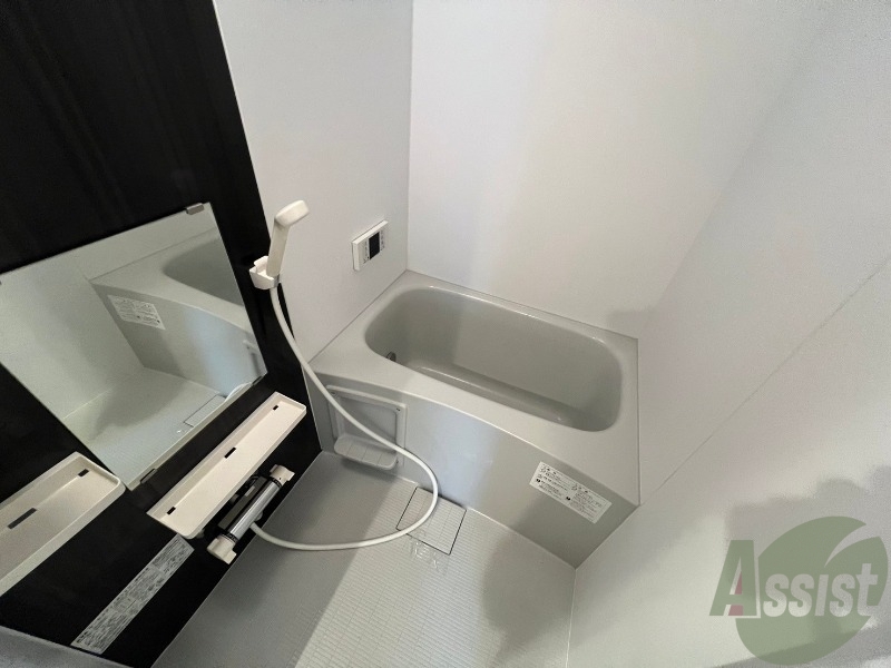 バス・シャワールーム　浴室は追い炊き機能付きになっているので快適ですね