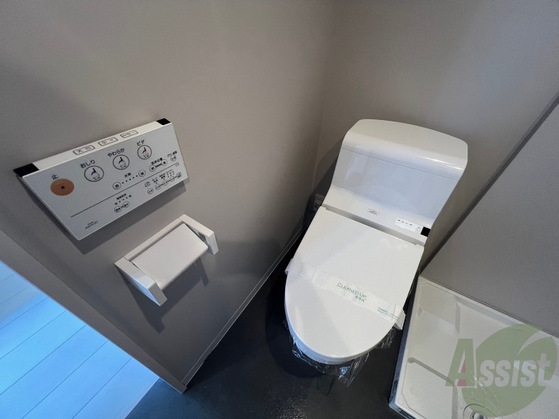 トイレ　温水洗浄便座付きトイレになっていて快適ですね