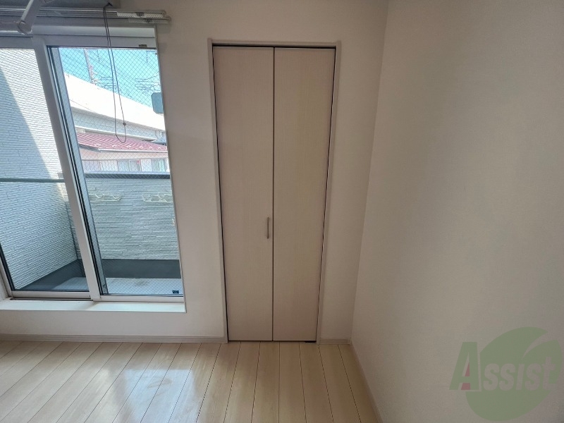 収納　リビングにはしっかりクローゼットもあります。