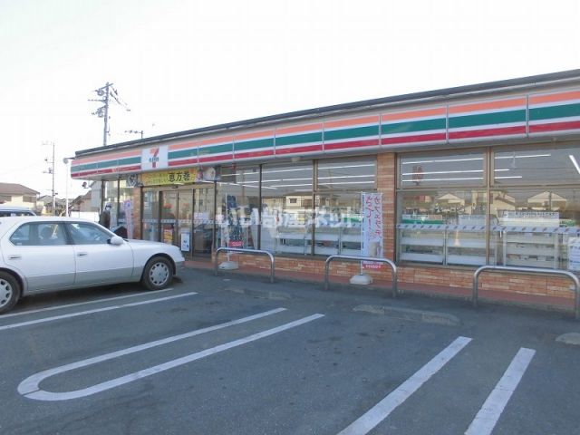 コンビニ　セブンイレブン戸頭４丁目店（コンビニ）まで155m