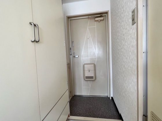 玄関　※別号室の写真です