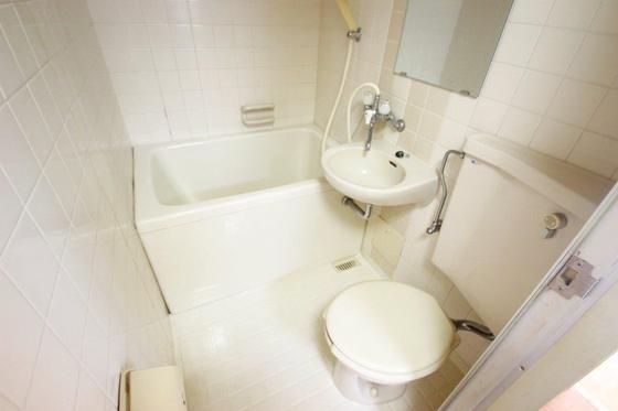 バス・シャワールーム　※別部屋の写真です