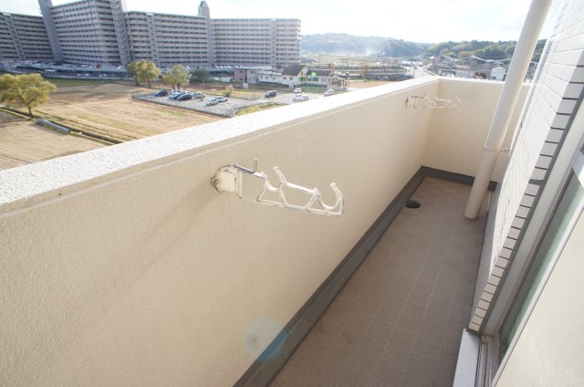 バルコニー　広々としたL字のバルコニーです