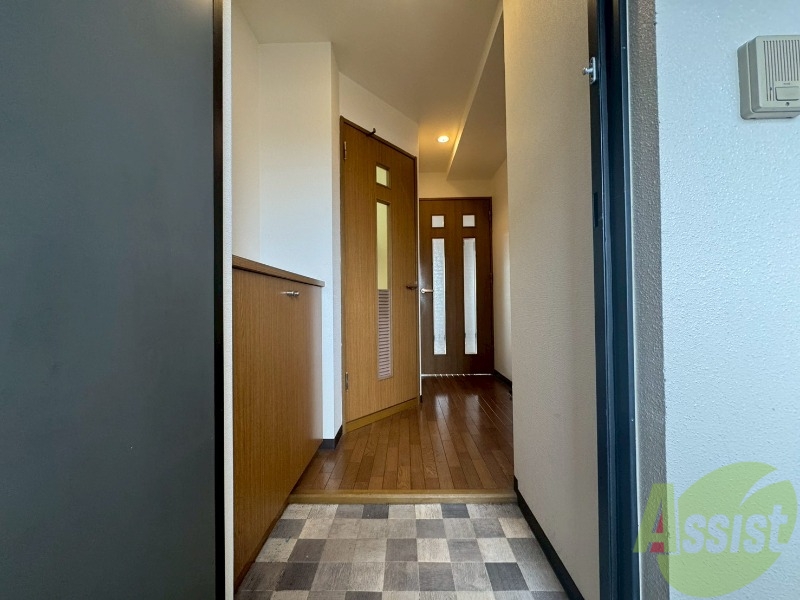 玄関　玄関の様子です。明るい印象ですね。気分もあがりそう。