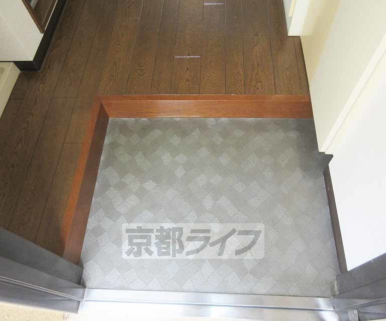 玄関　広々玄関になります。