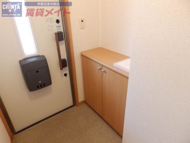 玄関　別部屋参考写真となります。