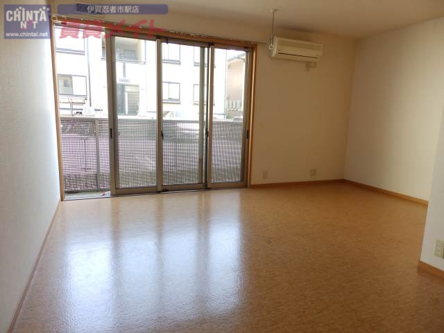 居室・リビング　別部屋参考写真となります。