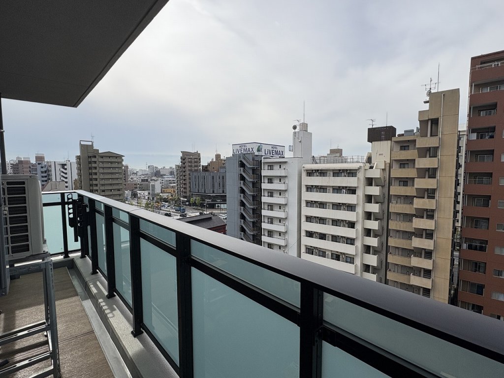 バルコニー　前面抜けており陽当り良好