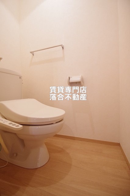 トイレ　温水洗浄暖房便座付き