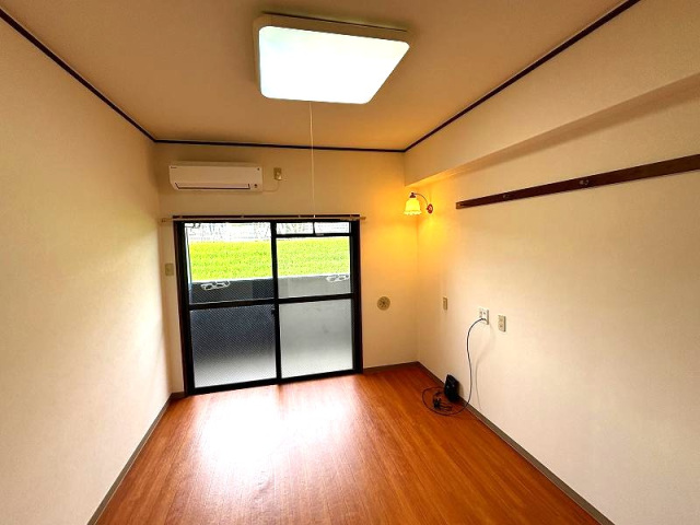 居室・リビング　別号室の写真です