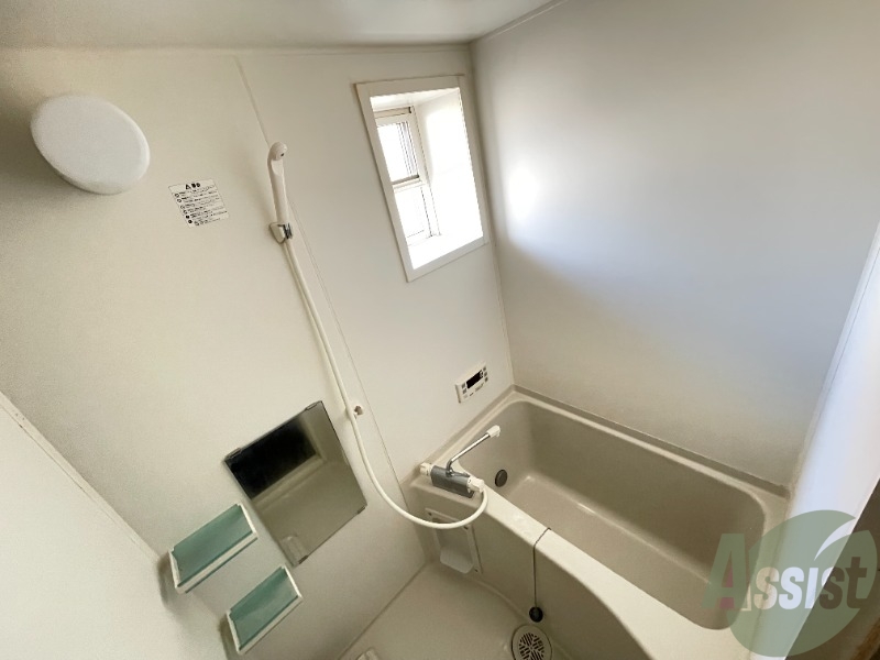 バス・シャワールーム　バスルームはこちらです。広々としてゆったり休めます。