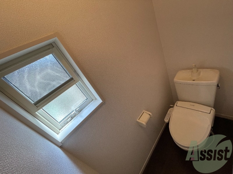 トイレ　ウォシュレット機能がついたトイレです。安心して使用できます。