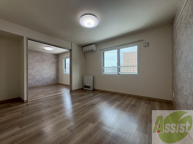 居室・リビング　広々としたリビングですね。使い勝手がよさそうですね！