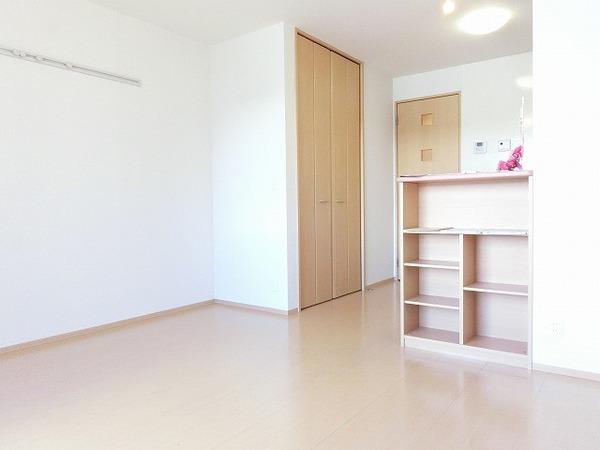 居室・リビング　広々洋室！