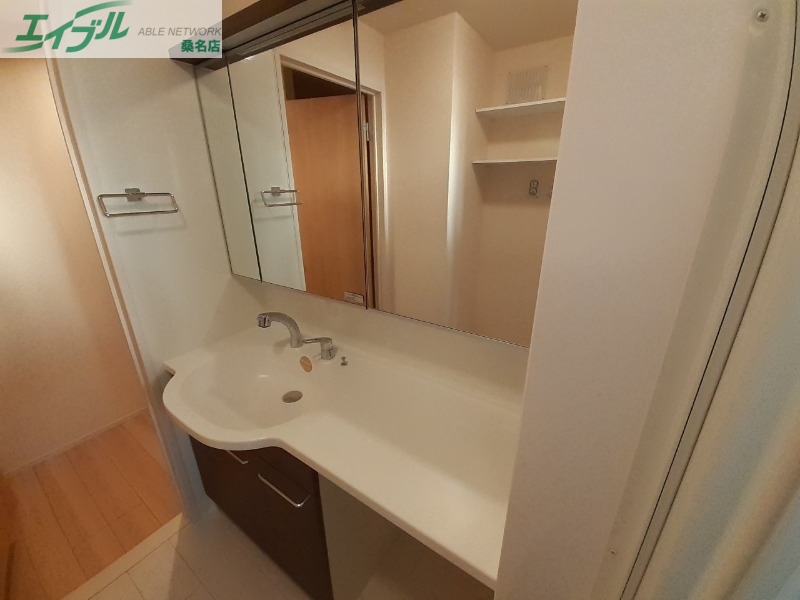 洗面設備　同型参考写真