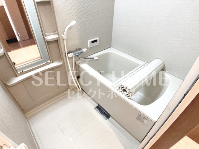 バス・シャワールーム　同型タイプ落ち着いた空間のお風呂です