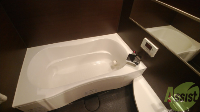 バス・シャワールーム　きれいな浴室は追い焚き機能もあり、使い易くくつろぎやすいです