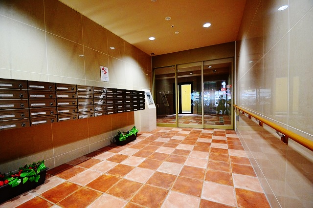 エントランス　お部屋も共用部もバリアフリー