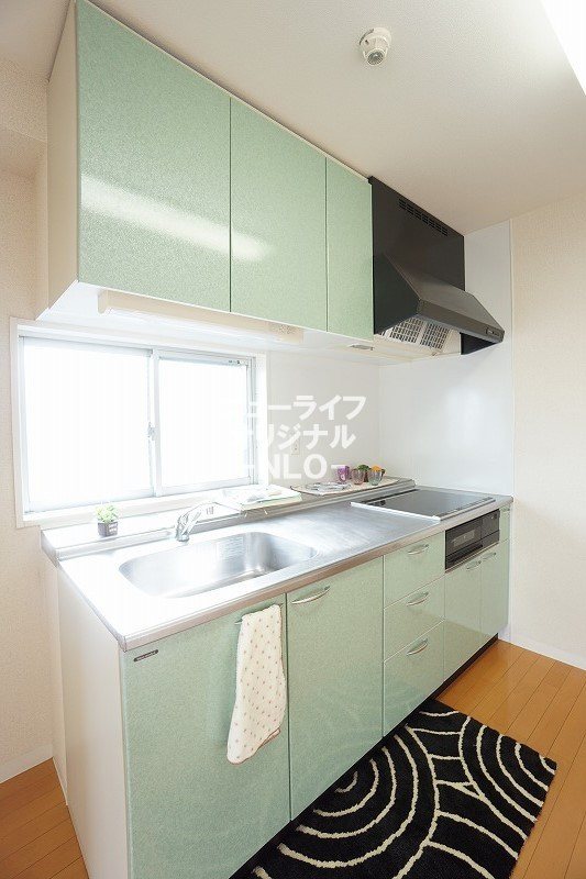 キッチン　お手入れも簡単なIHキッチン☆※雑貨等は撮影用備品です。