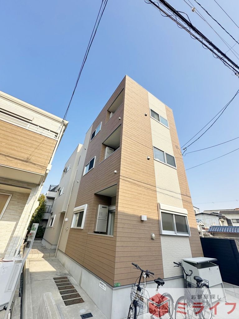 建物外観　スタイリッシュな外観が目を引く築浅レジデンス