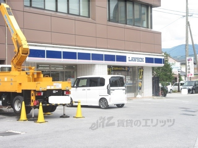 コンビニ　ローソン彦根郵便局前店（コンビニ）まで800m