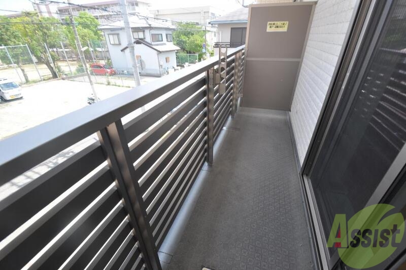 バルコニー　日当たりバッチリ、ふかふかのお布団で眠れますよ。