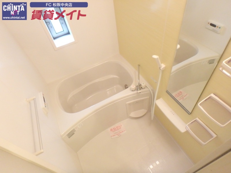 バス・シャワールーム　同物件別室反転写真