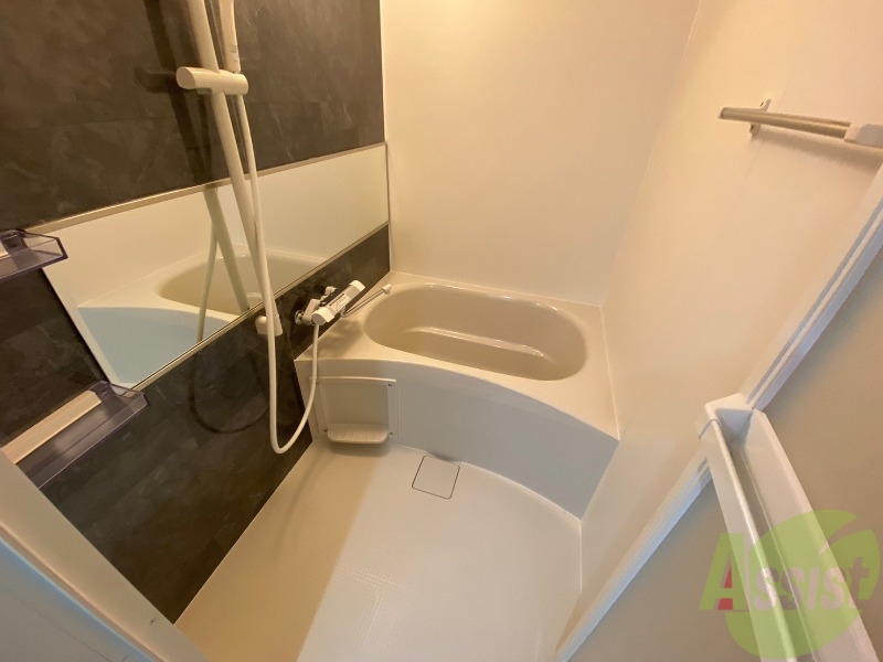 バス・シャワールーム　お風呂になります。一日の疲れを癒してくださいね。