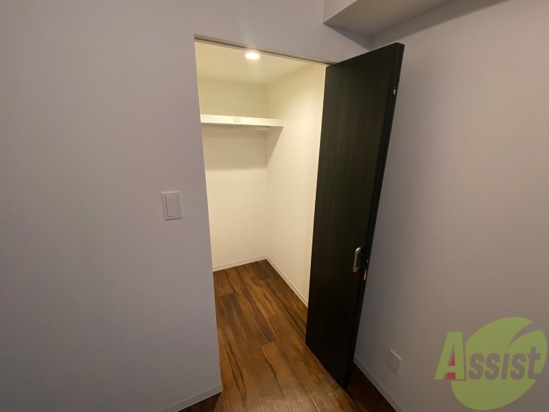 収納　クローゼットは奥行きもあり、荷物が多い方でも安心です。