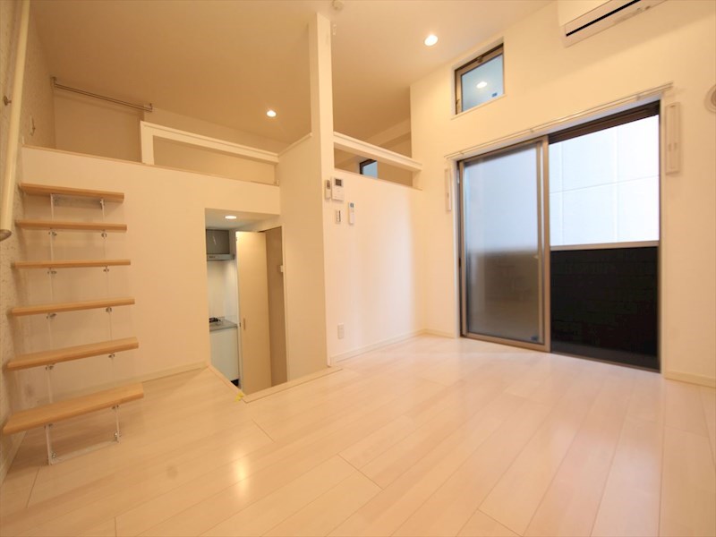 居室・リビング　洋室6.6帖　ロフト6.7帖（収納にも寝室にも使えます）