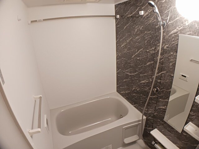 バス・シャワールーム　ゆったり過ごせるお風呂です