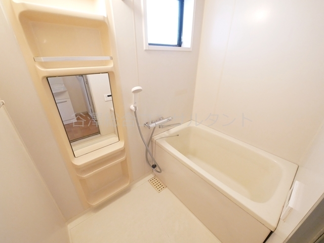 バス・シャワールーム　追い焚き機能、小窓付