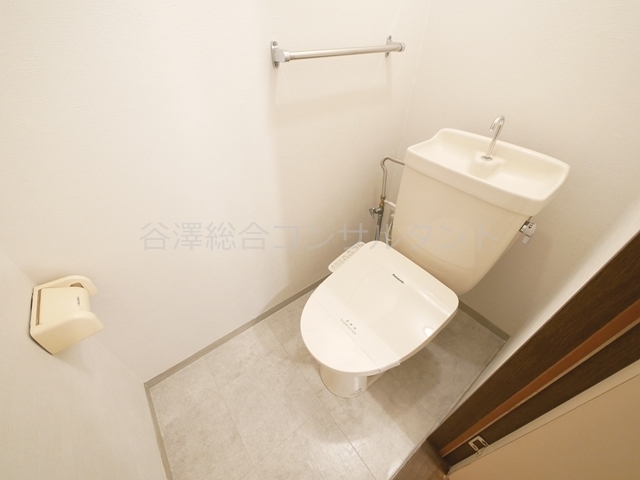 トイレ　温水洗浄便座