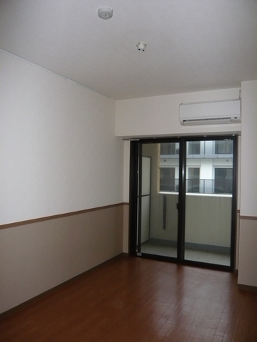 居室・リビング　白い壁がきれいなお部屋♪