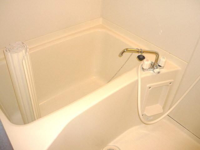 バス・シャワールーム　清潔感あるお風呂