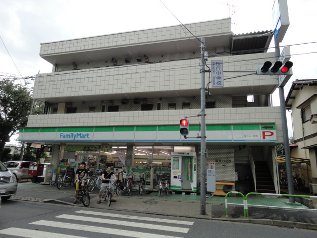 コンビニ　ファミリーマート（コンビニ）まで540m