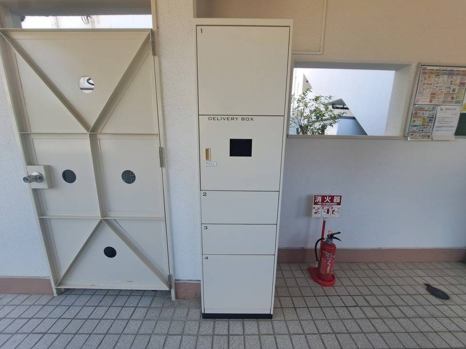 エントランス　宅配ボックス