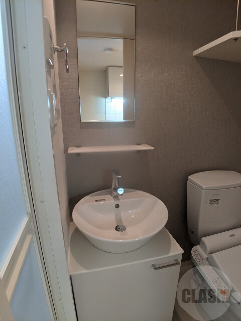 洗面設備　おしゃれな洗面台です