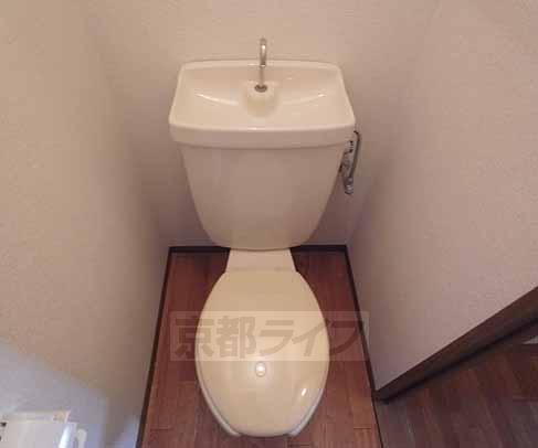 トイレ　清潔感のある洋式トイレ。