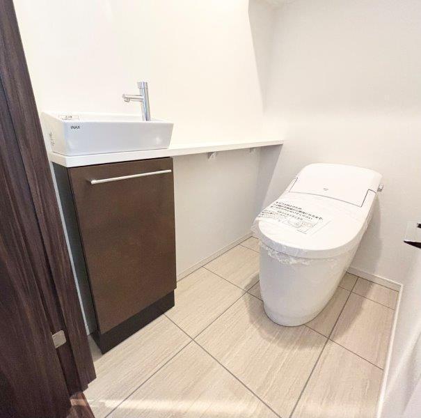 トイレ　温水洗浄暖房便座