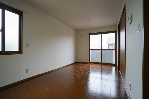 居室・リビング　同じ建物の別のお部屋