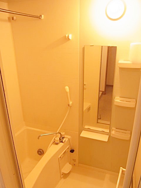 バス・シャワールーム　【人気！WIC完備たっぷり収納！！】お問い合わせはお早めに♪